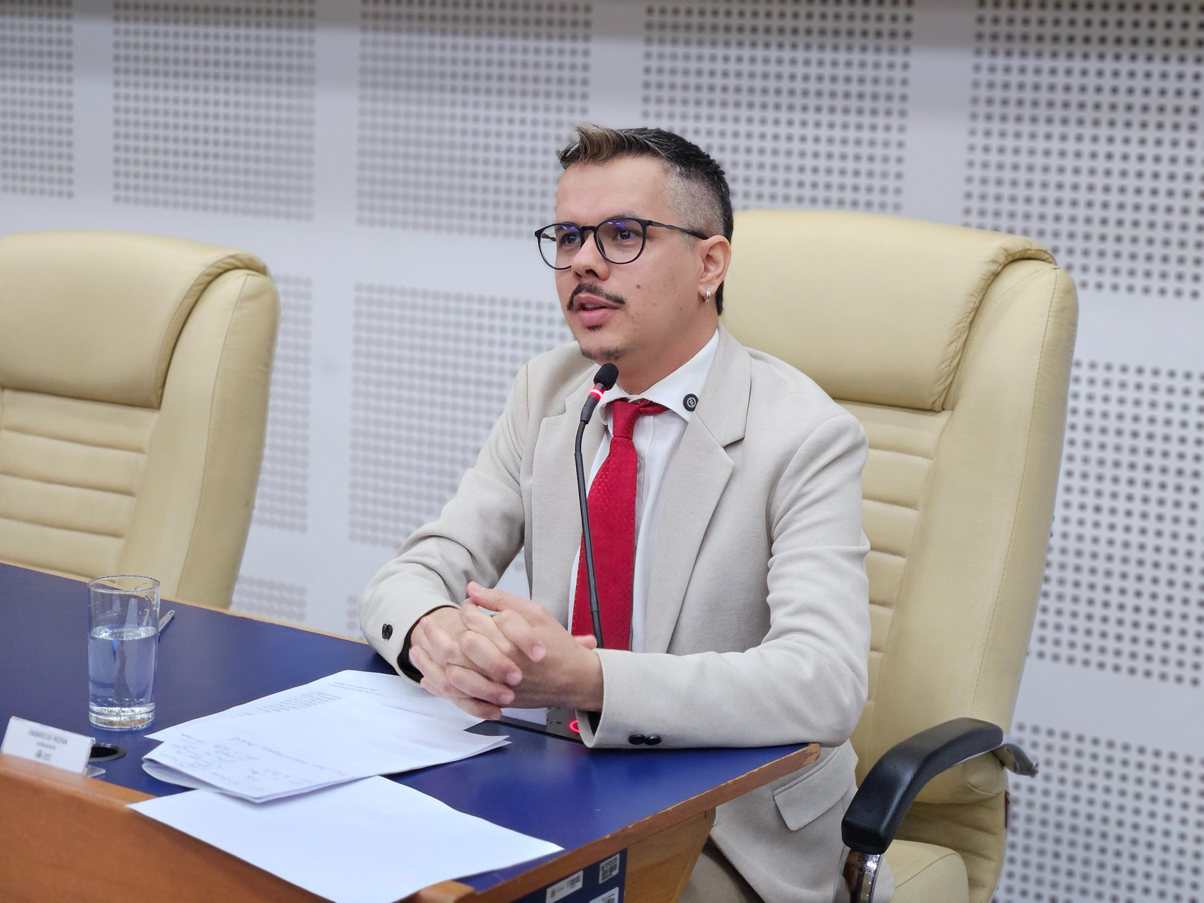 Projeto estabelece certificação em curso de intérprete de Libras como critério de desempate em concursos municipais