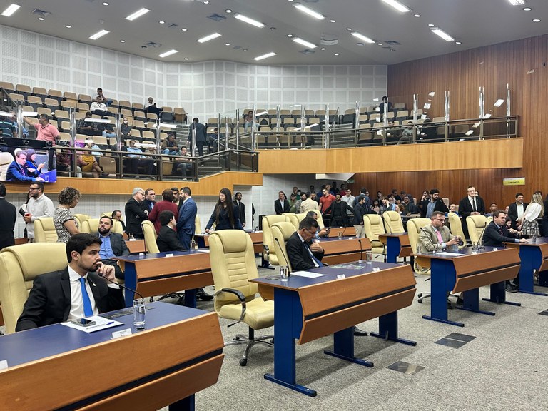 Plenário aprova Refis 2025, permitindo renegociação de dívidas com até 60 meses para quitação e descontos em multas. Plenário aprova Refis 2025, permitindo renegociação de dívidas com até 60 meses para quitação e descontos em multas.