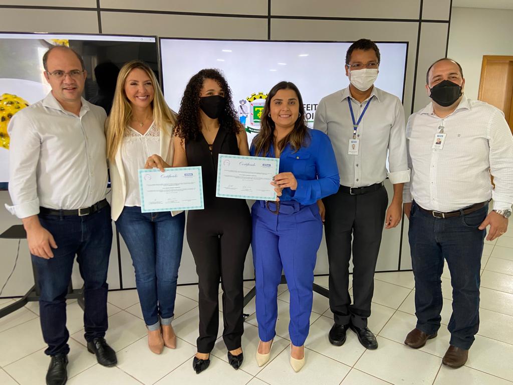 Sabrina Garcez participa de formatura de mulheres que receberam capacitação profissional