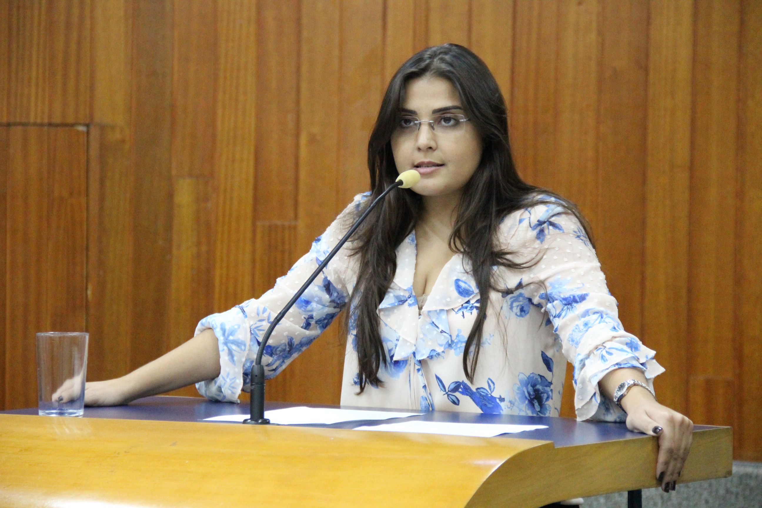 Sabrina Garcêz pede criação de Inspetoria de Proteção Animal