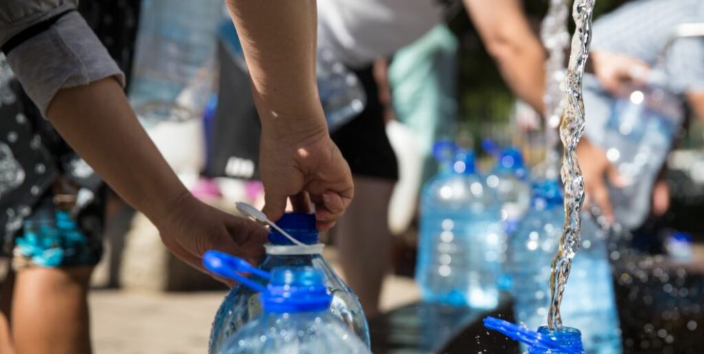 Projeto obriga distribuição gratuita de água em eventos