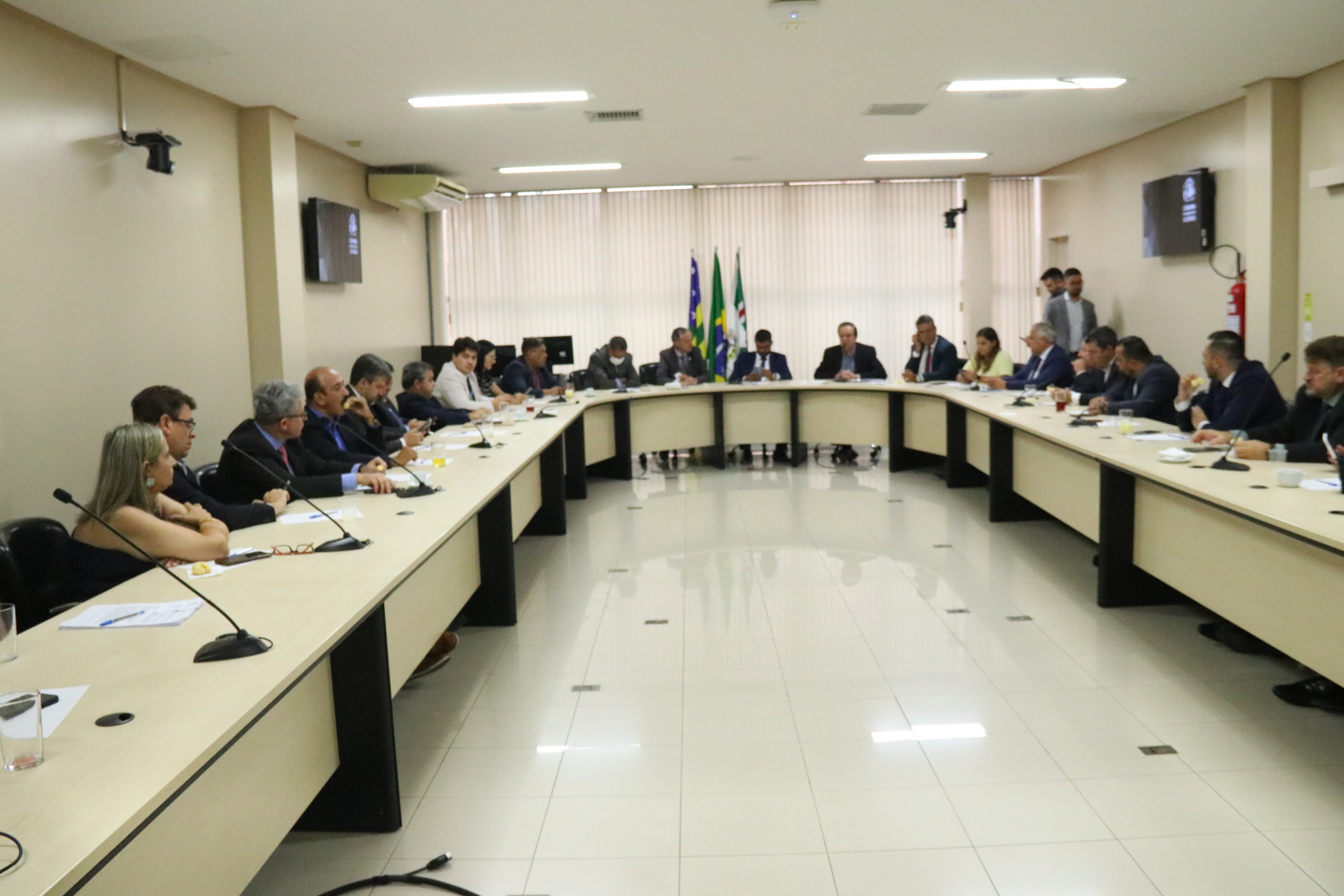 Vereadores recebem secretário de Governo da Prefeitura para tratar de emendas impositivas