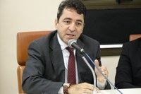 Senna quer punir os que descumprem obrigatoriedade de limpeza pública após eventos