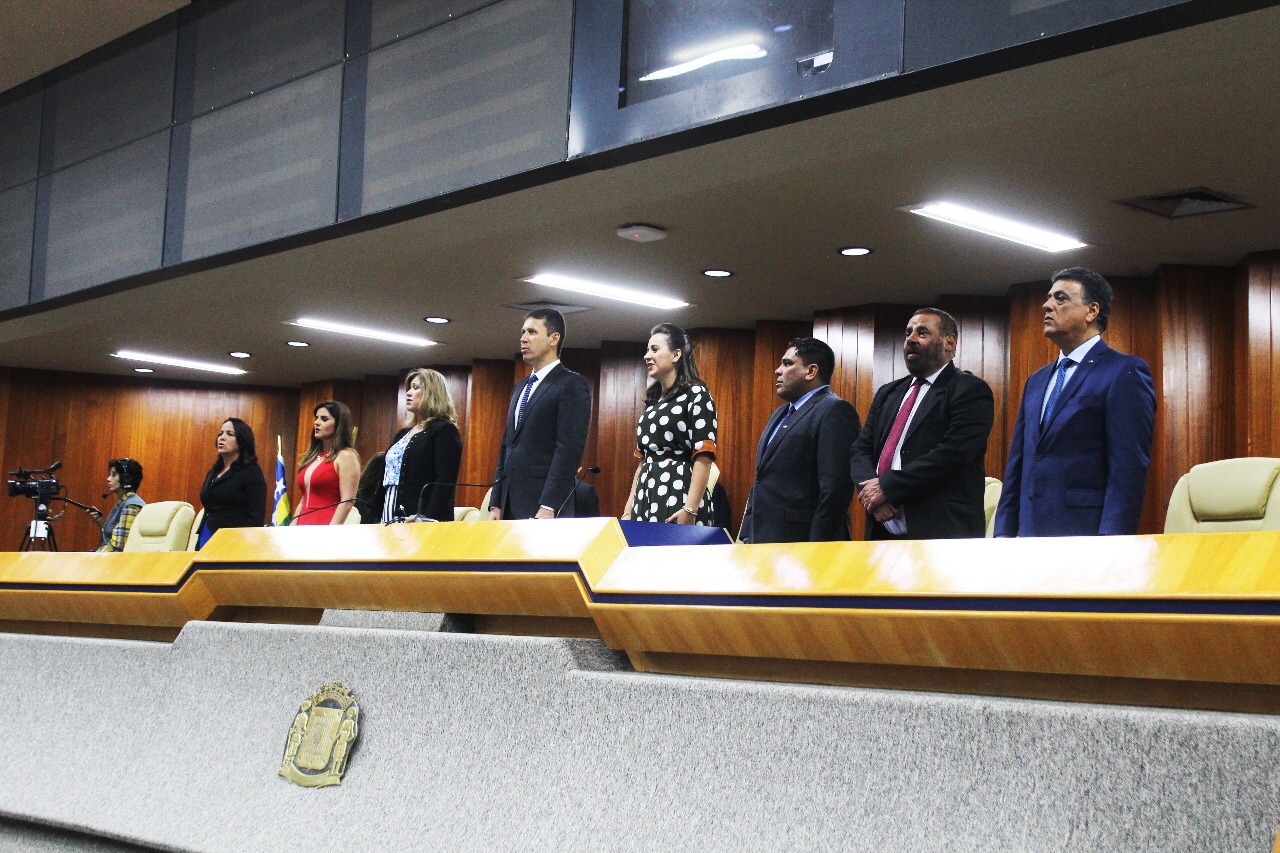 Sessão Especial da Câmara homenageia 99 mulheres que se destacam na defesa de causas humanitárias