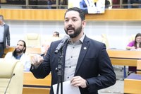 Thialu Guiotti propõe carrinhos de supermercado adaptados para pessoas com deficiência