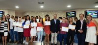 TRE-GO diploma Parlamento Jovem da Câmara de Goiânia