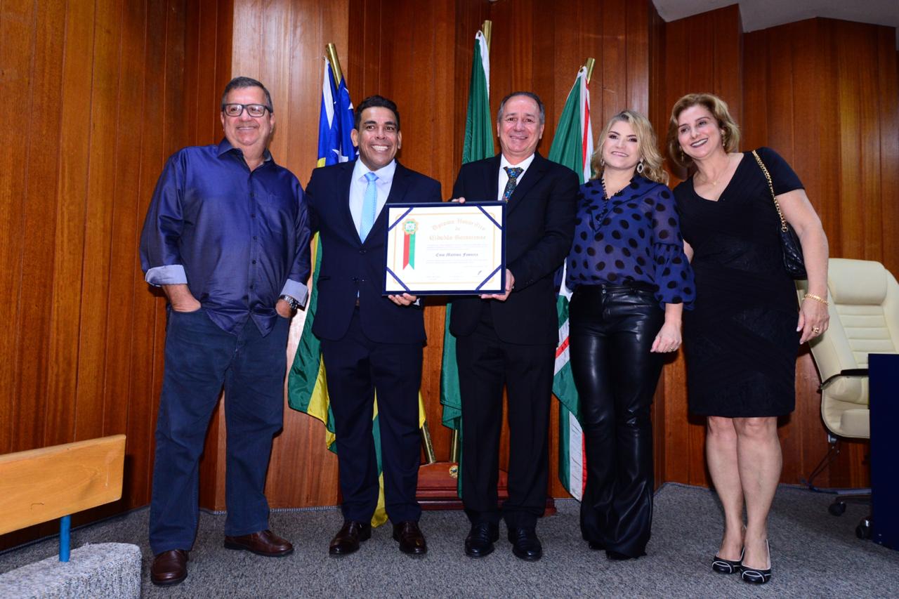 Vereador Anderson Sales entrega título de Cidadão Goianiense