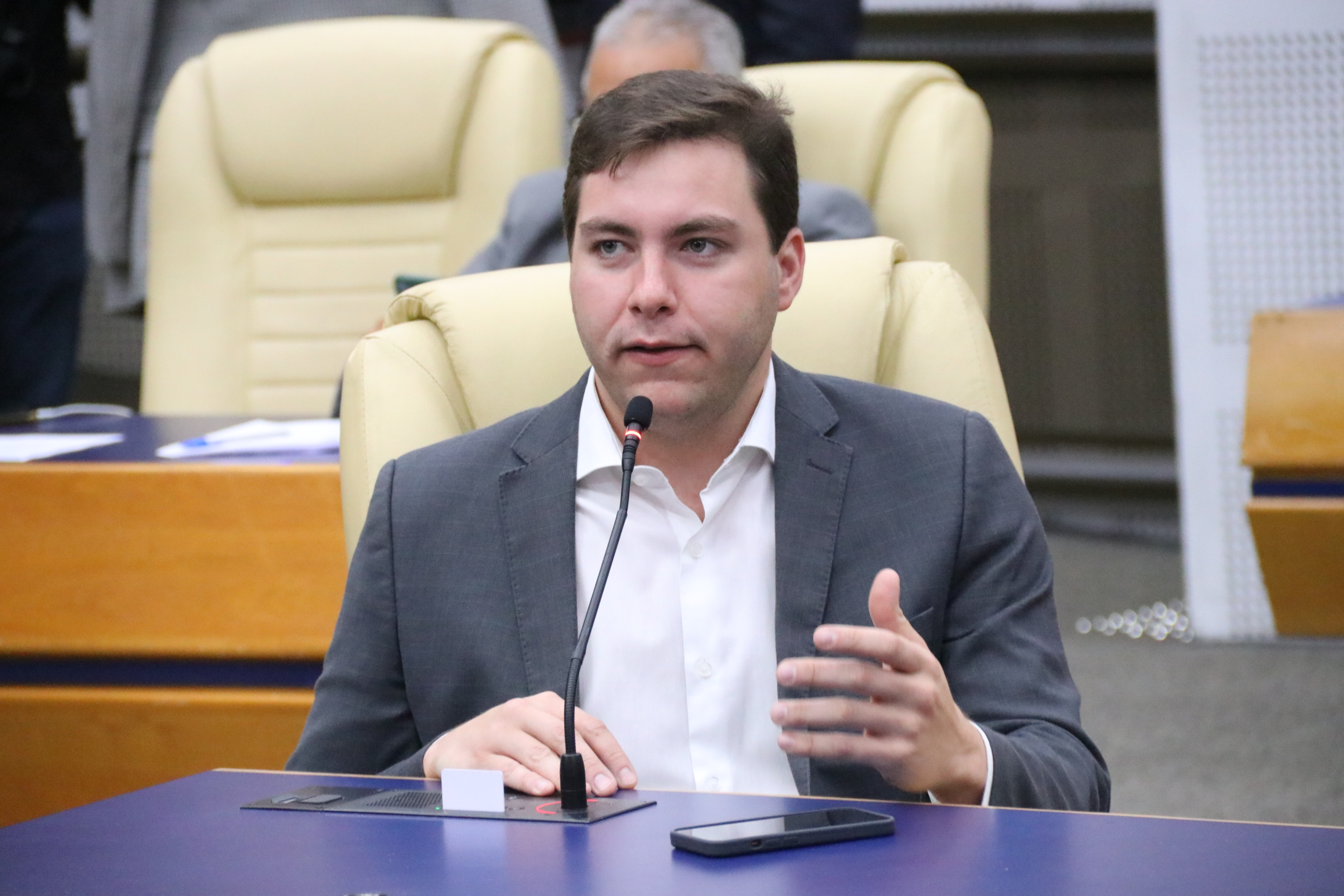 Vereador propõe pagamento de serviços públicos com cartões e Pix