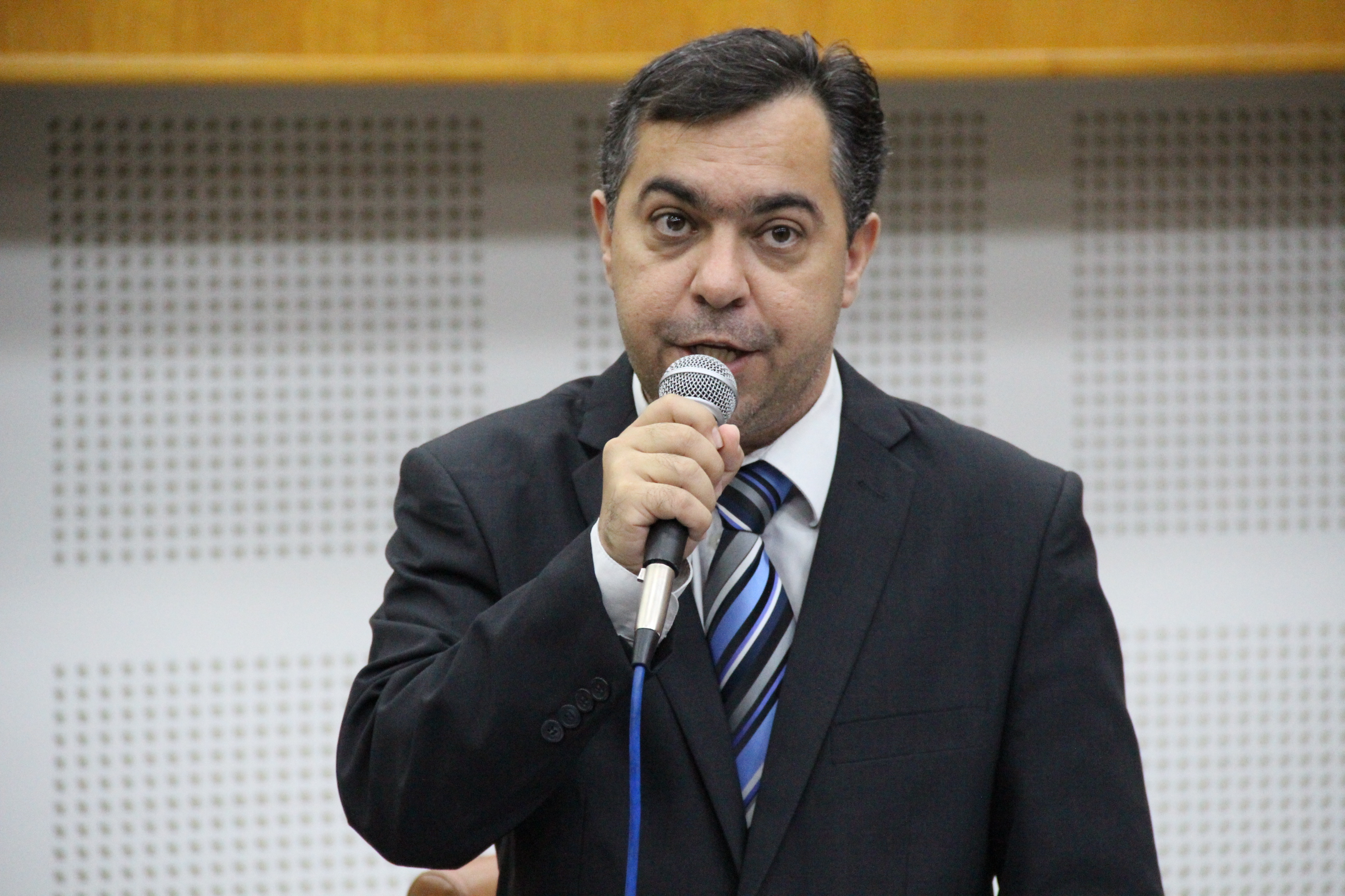 Vereador realiza Ação Social “Gente Ajudando Gente” em escola do Grajaú