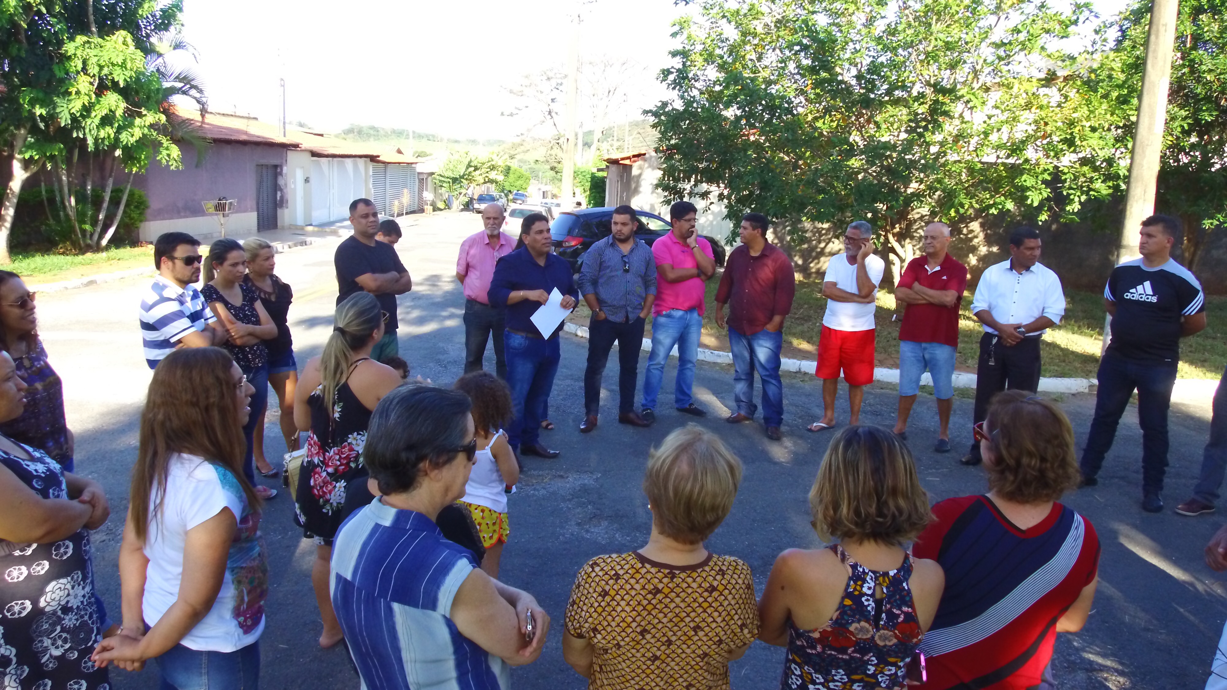 Vereador se reúne com moradores do Conjunto Aruanã III