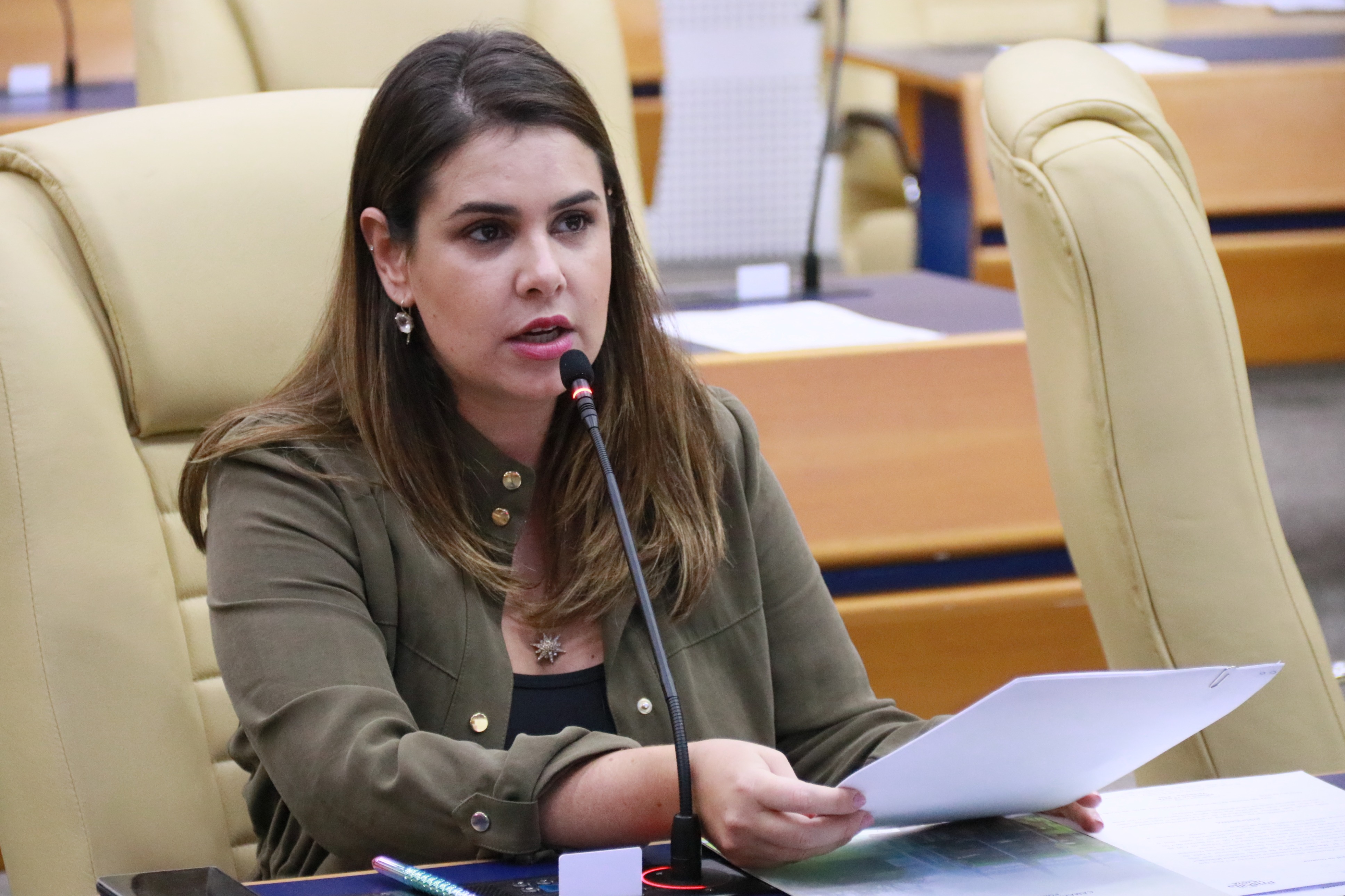 Vereadora Priscilla Tejota pede esclarecimentos sobre falta de funcionário em escola municipal