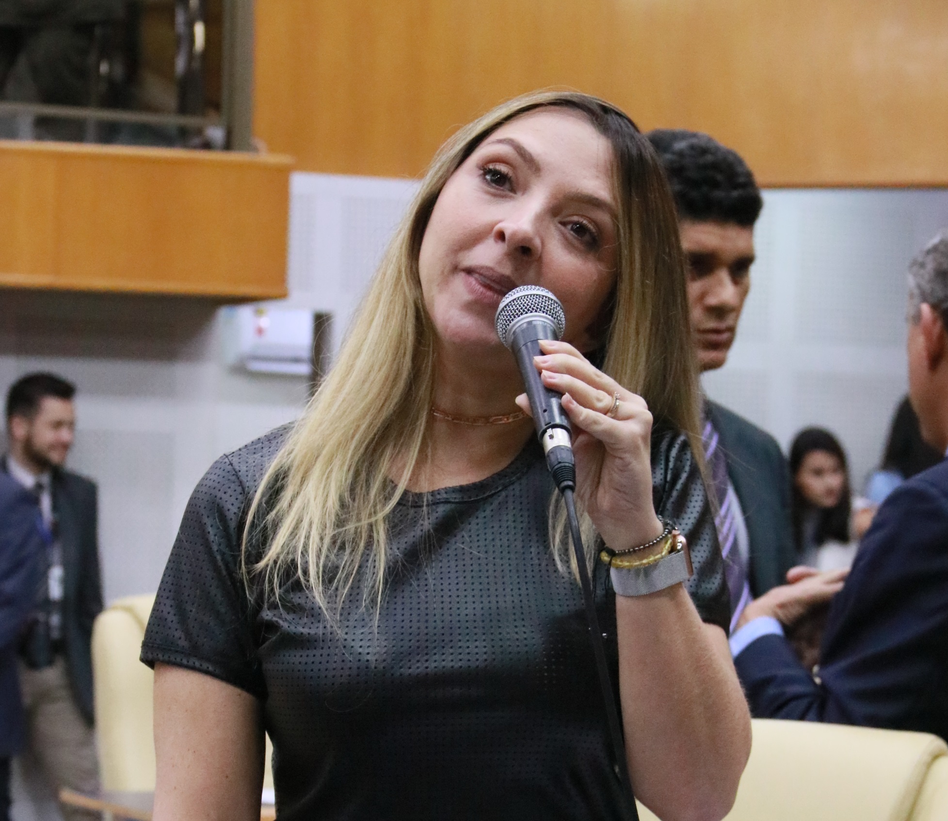 Vereadora propõe doação de lotes ou unidades habitacionais para famílias de baixa renda