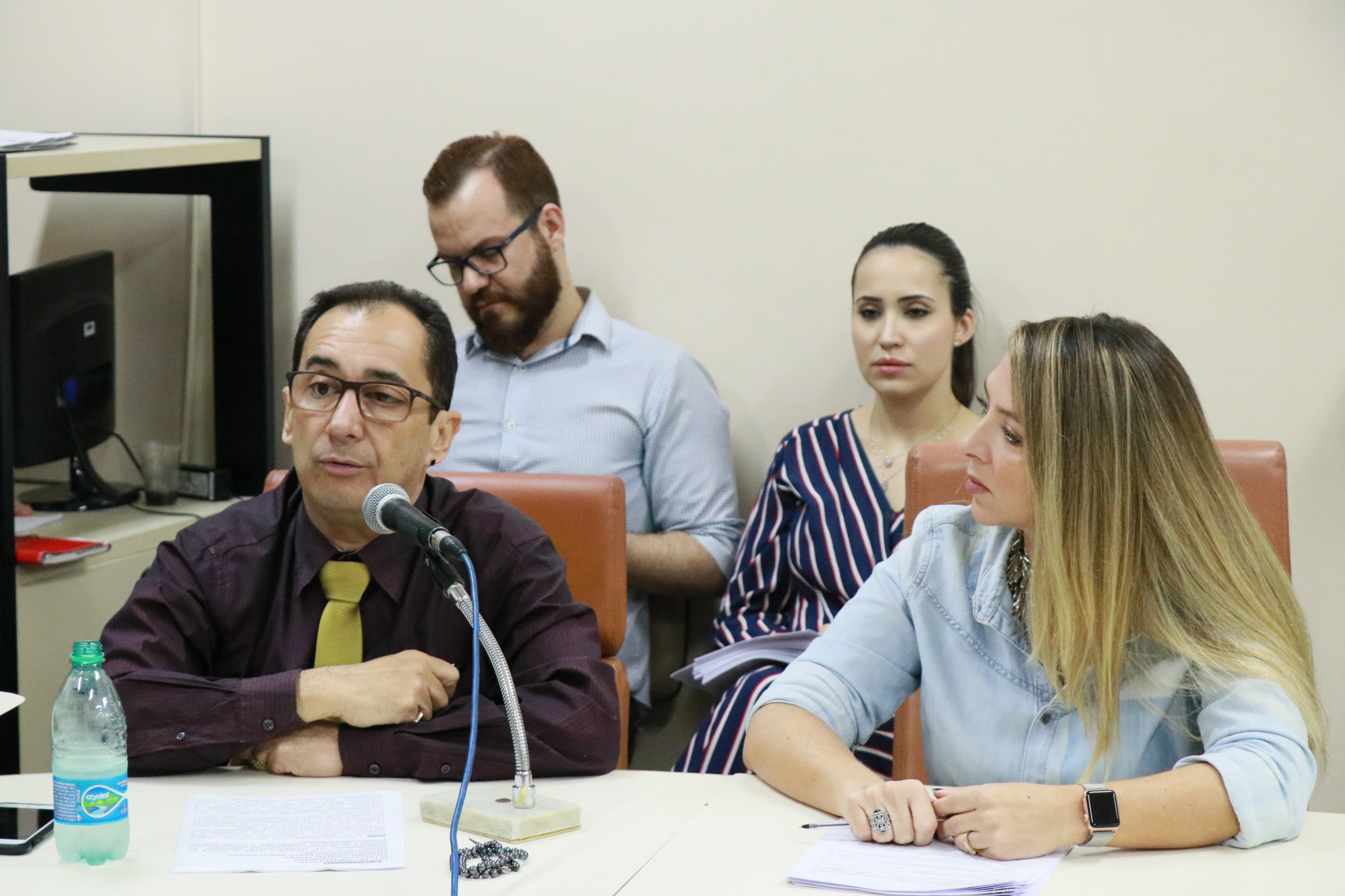 Vereadores derrubam vetos do prefeito