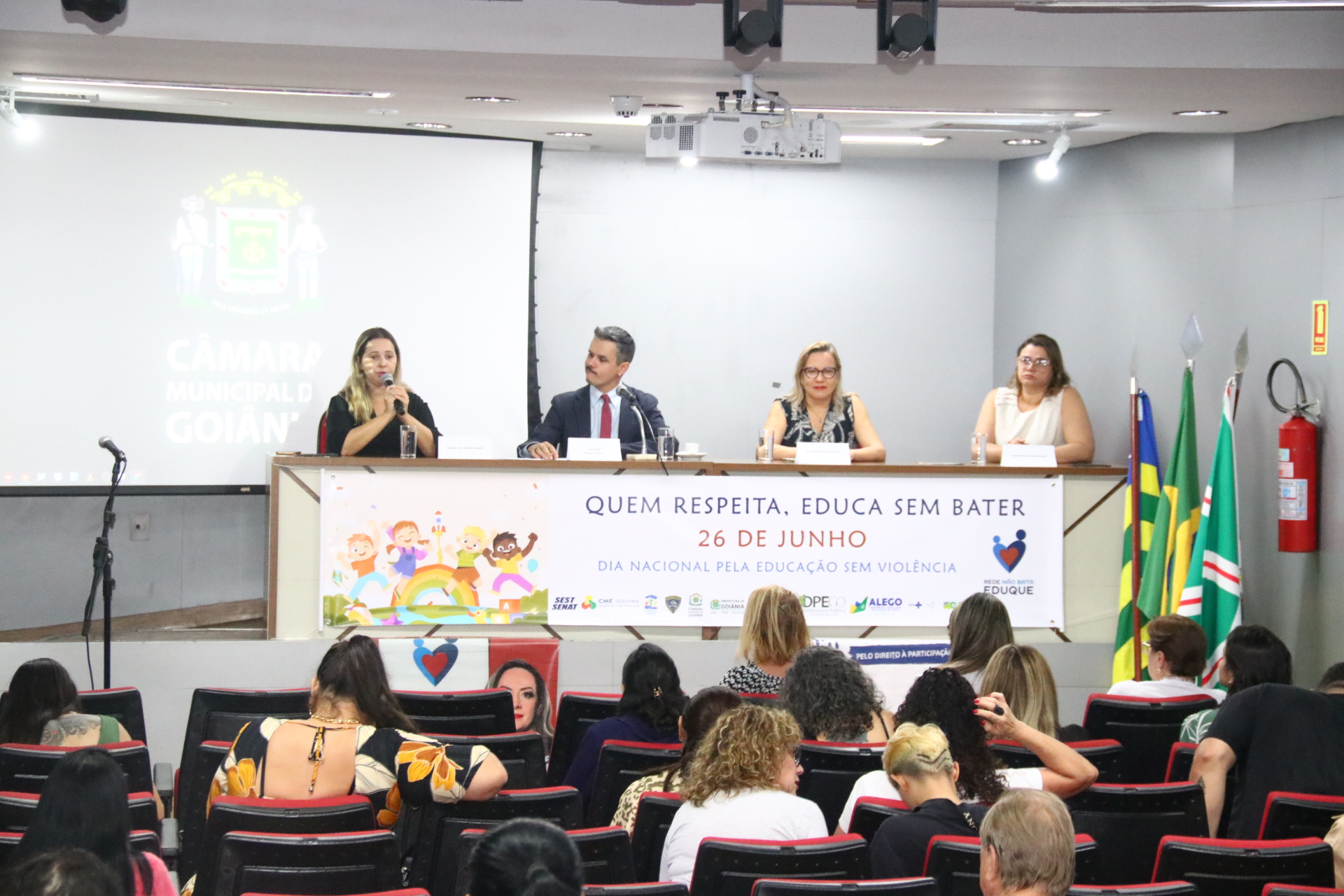 Violência em casa contra crianças e adolescentes é tema de audiência pública