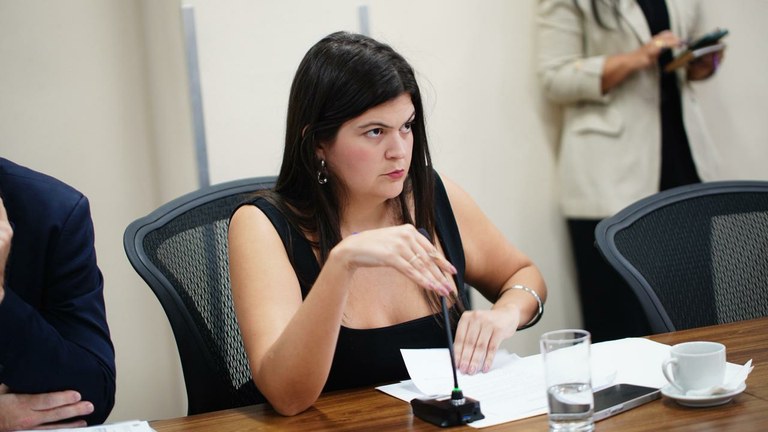 Inconsistências na gestão do aterro sanitário são apontadas por Aava Santiago em oitiva da CEI da Limpa Gyn