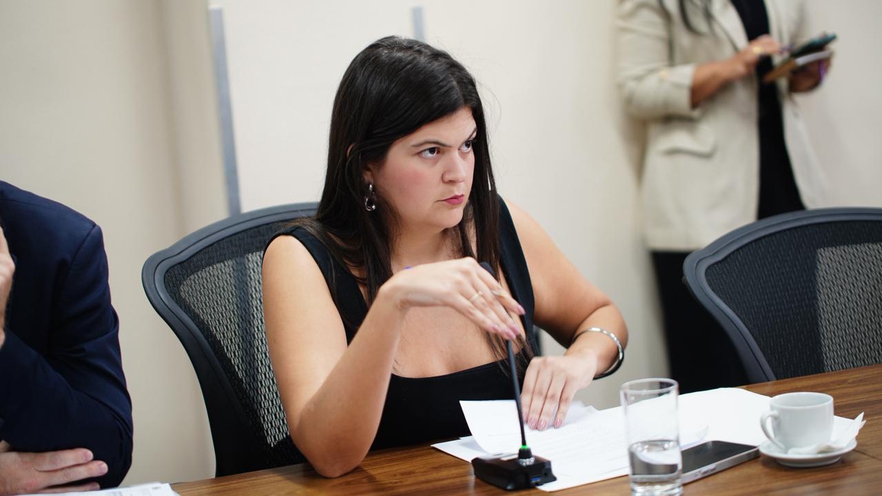 Aava Santiago aponta inconsistências na gestão do aterro sanitário durante oitiva da CEI da Limpa Gyn