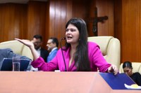 Aava Santiago cobra explicações sobre falhas na Saúde Municipal de Goiânia