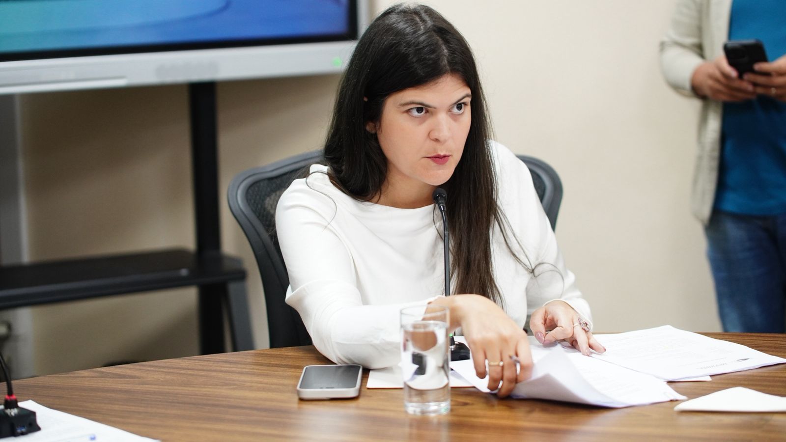 Aava Santiago conduz questionamentos e leva CEI da Limpa Gyn a aprofundar análise sobre projeto básico e sobre irregularidades na execução do contrato