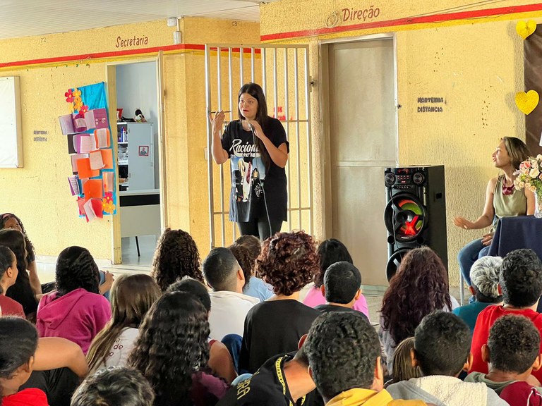 Aava Santiago lança 4ª edição do Projeto Democratiza Enem com aulões gratuitos para estudantes da rede pública