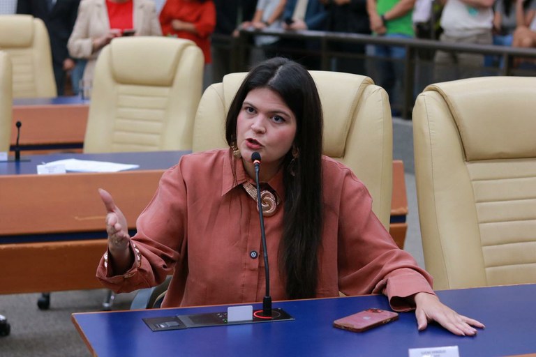 Brinquedotecas em unidades de saúde: proposta de Aava Santiago visa humanizar atendimento infantil em Goiânia