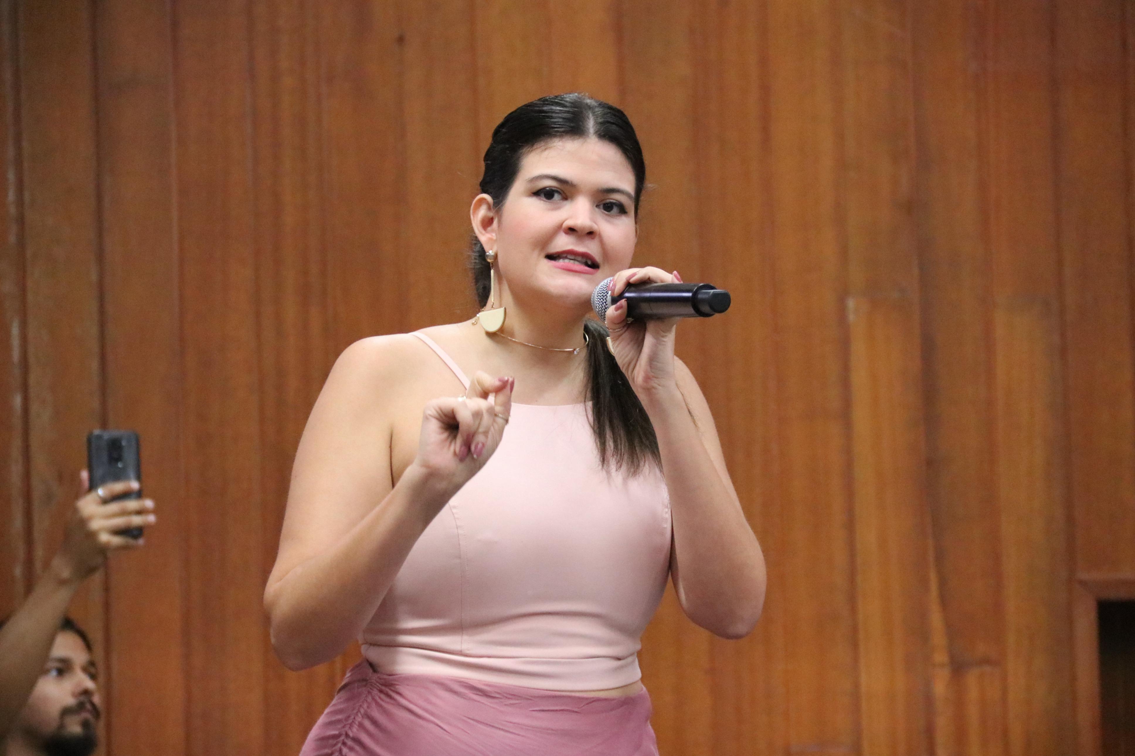 Aava Santiago recorrerá de decisão do TJGO que negou suspensão da Taxa do Lixo