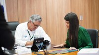 Após atuação de Aava Santiago, Araújo Jorge recebe novo acelerador linear do Ministério da Saúde