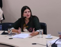Comissão aprova emenda, de autoria de Aava Santiago, que garante prioridade a concursados na Educação
