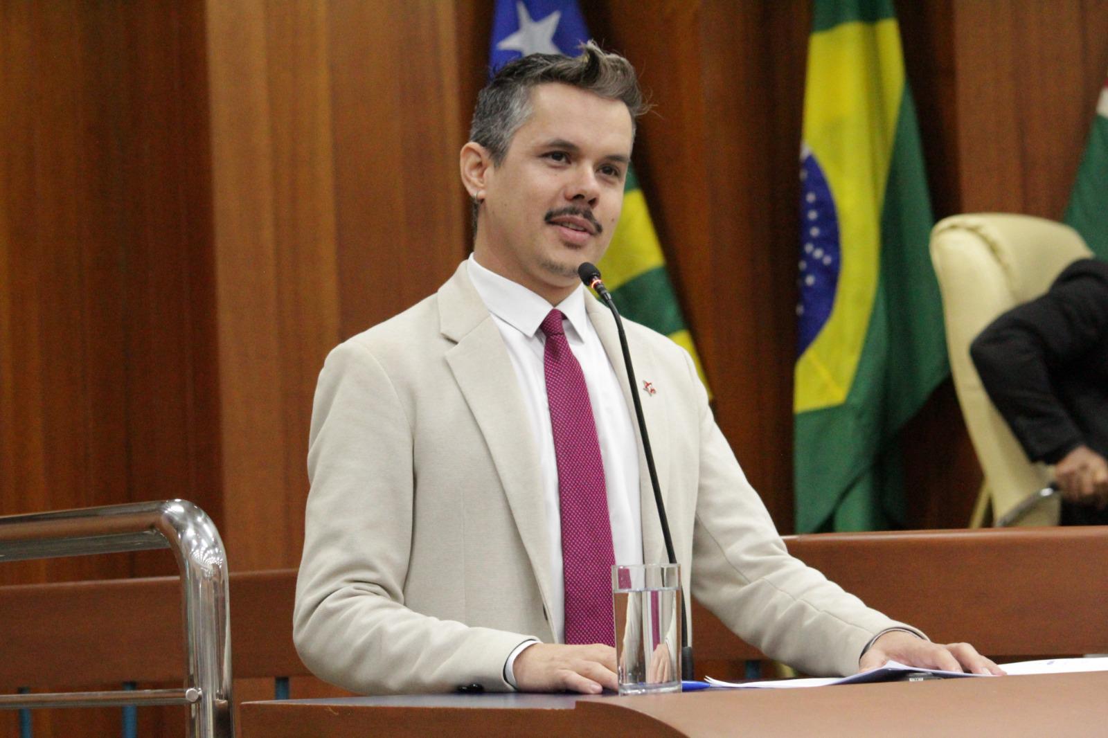 Fabrício Rosa quer que Prefeitura conceda recesso remunerado a técnicos administrativos da educação