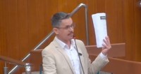 Fabrício Rosa entrega ao prefeito Sandro Mabel cerca de 10 mil assinaturas contra a Taxa do Lixo