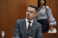 Fabrício Rosa reforça pedido a delegado-geral para que Humberto Teófilo se torne alvo de PAD por crime de homofobia e por uso de estrutura da Polícia Civil para fins eleitorais