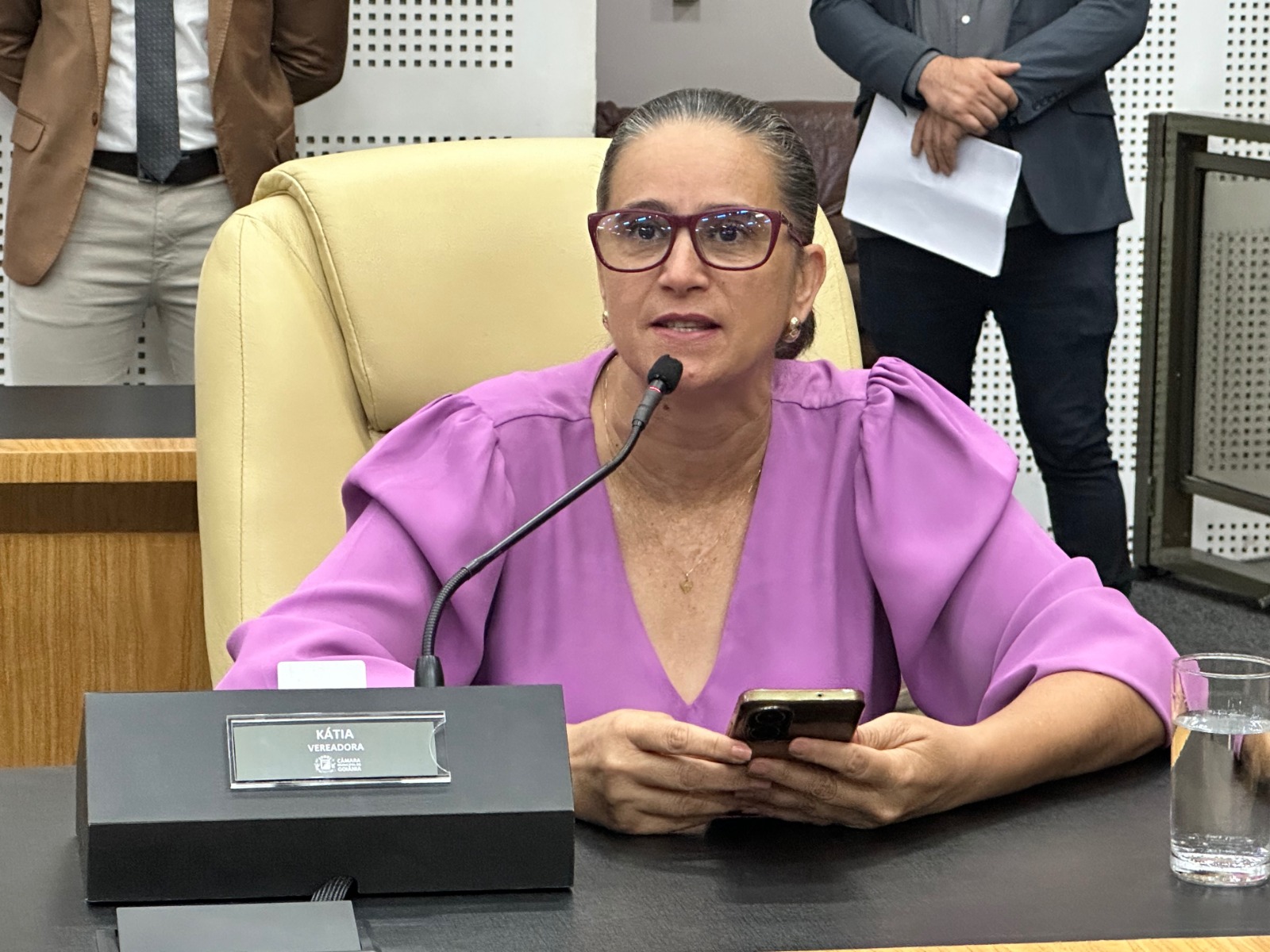 Kátia aciona MP e TCM contra Prefeitura por descumprimento de lei federal da educação