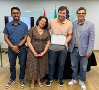Kitão recebe diploma de mestrado em Saúde Pública em evento da UniEvangélica