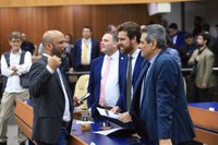 Major Vitor Hugo apresenta projeto de lei para combater bebidas adulteradas em Goiânia