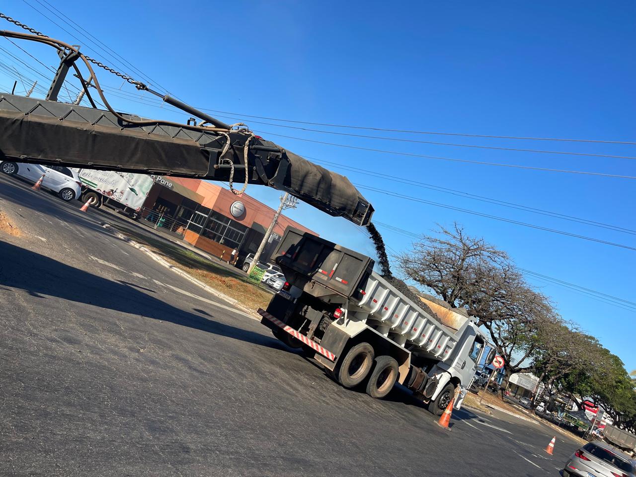 Máquinas em ação: começa obra na Avenida Vera Cruz, conquista do vereador Sargento Novandir