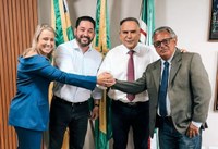 Mutirão para regularizar bares e restaurantes é definido em reunião liderada por Thialu Guiotti com Mabel e Sindibares