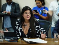 Na primeira reunião da CEI, Aava Santiago reage a declarações da Limpa Gyn e cobra transparência em contrato milionário