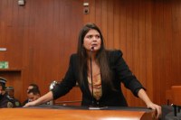 No mês da mulher, prefeito veta projeto de reconstrução dentária proposto por Aava Santiago