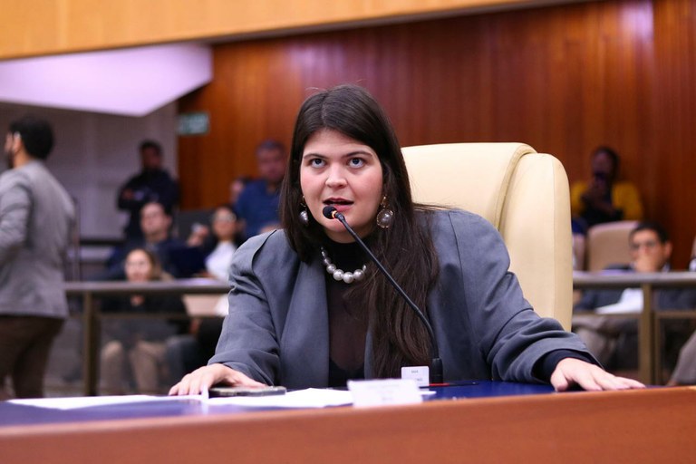 Aava Santiago lança projetos inovadores em Goiânia e avança na defesa das mulheres durante a Semana da Mulher