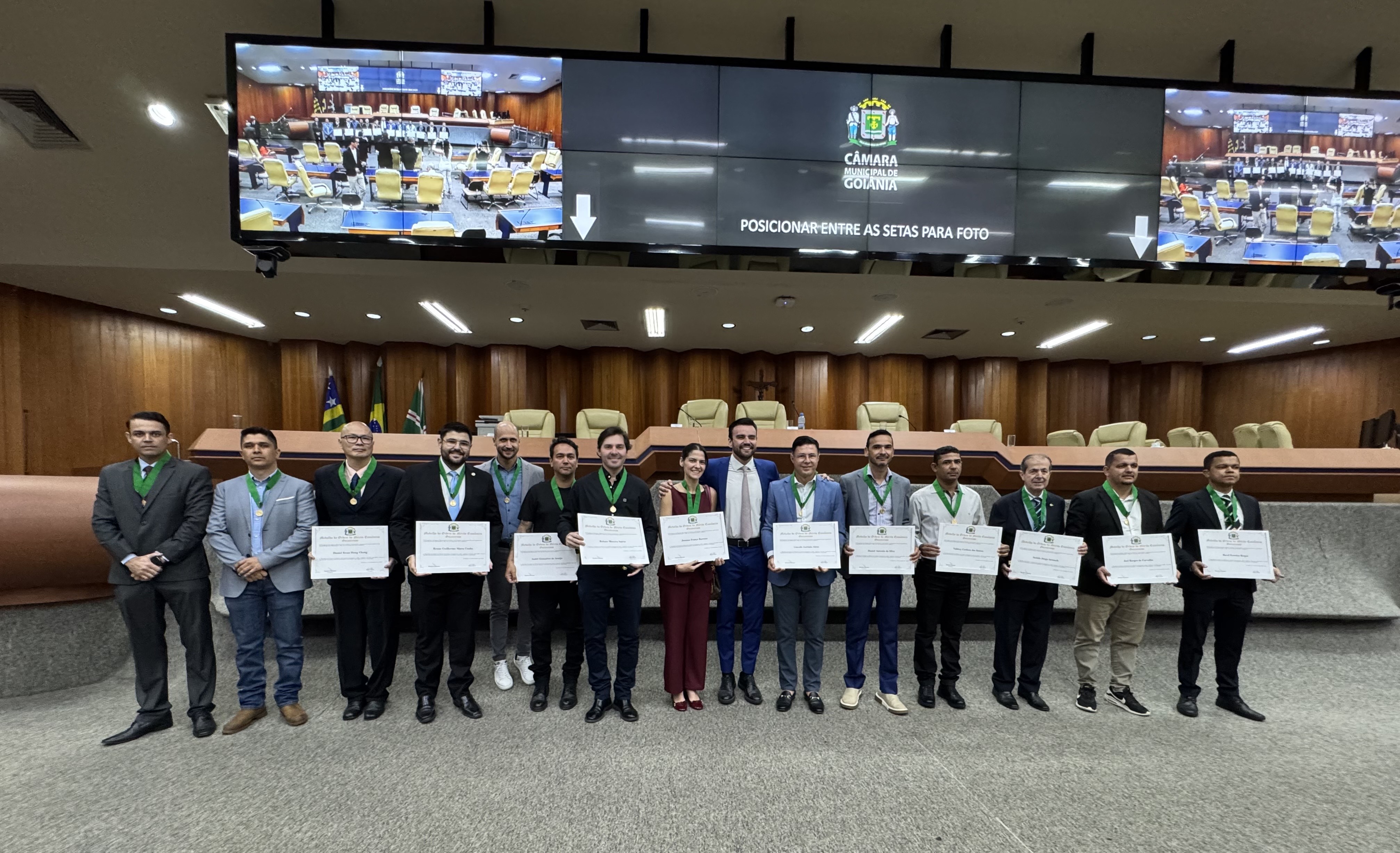 Vereador Luan Alves homenageia empresários goianienses