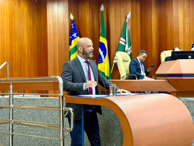 Major Vitor Hugo propõe modernização de infraestrutura urbana para melhorar segurança e combater poluição visual em Goiânia Major Vitor Hugo propõe modernização de infraestrutura urbana para melhorar segurança e combater poluição visual em Goiânia