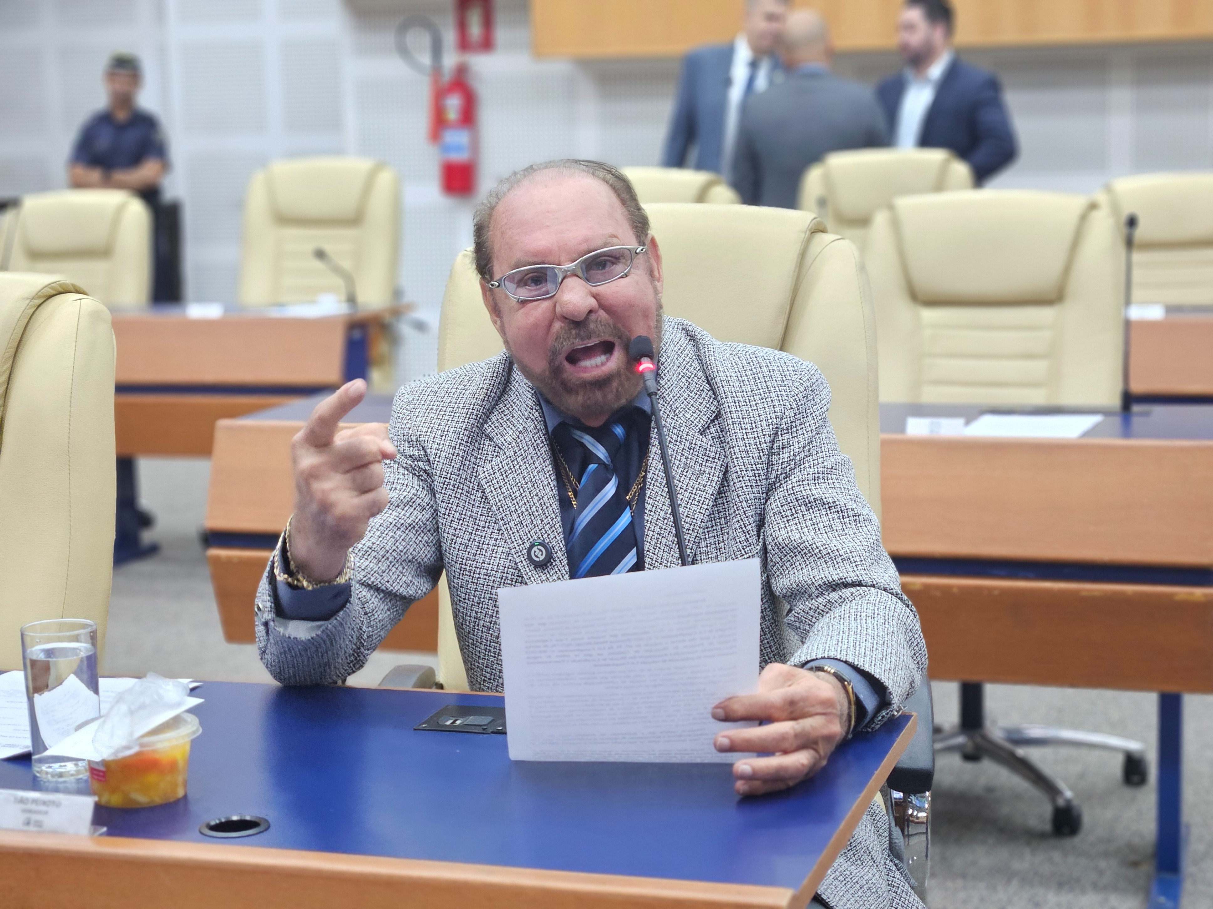 Tião Peixoto propõe suspensão de novas exigências para atividades econômicas em Goiânia