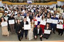 Vereadora Léia Klebia homenageia líderes de jovens em Sessão Especial na Câmara Vereadora Léia Klebia homenageia líderes de jovens em Sessão Especial na Câmara