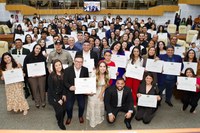 Vereadora Léia Klebia homenageia líderes de jovens em Sessão Especial na Câmara