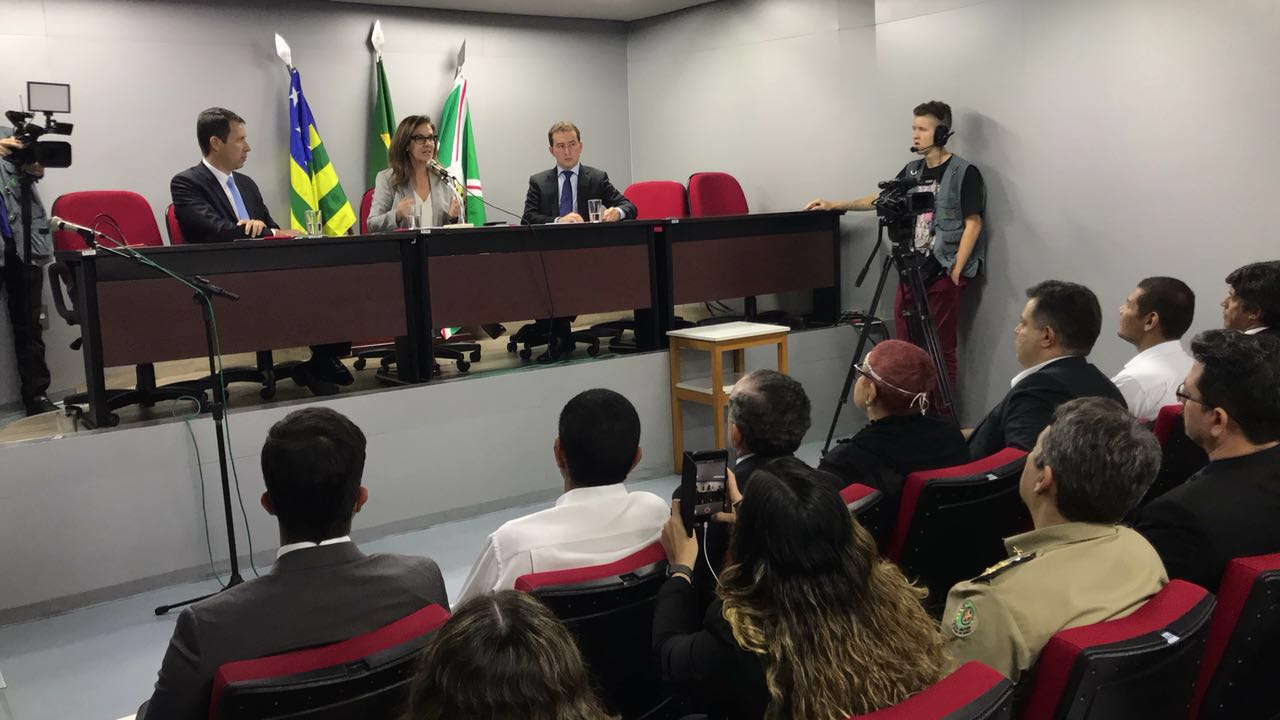 “Temos que nos comprometer com a Democracia”, diz a ex-Ministra Luciana Lóssio   
