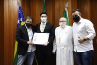 Clécio Alves entrega título de Cidadão Goianiense a Michel Magul