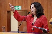 Dra Cristina Lopes propõe fraldários acessíveis