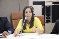 Léia Klébia tem aprovada gratificação para administrativos da Saúde Municipal