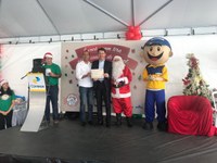 Presidente da Câmara de Goiânia participa do encerramento da campanha Papai Noel dos Correios