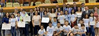 Romário Policarpo homenageia alunos medalhistas da Olimpíada Internacional de Matemática 2019