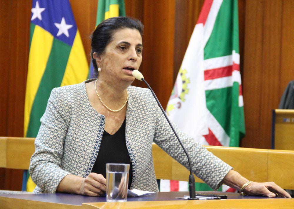 Vereadora Cristina Lopes propõe piso salarial mais digno para fisioterapeutas